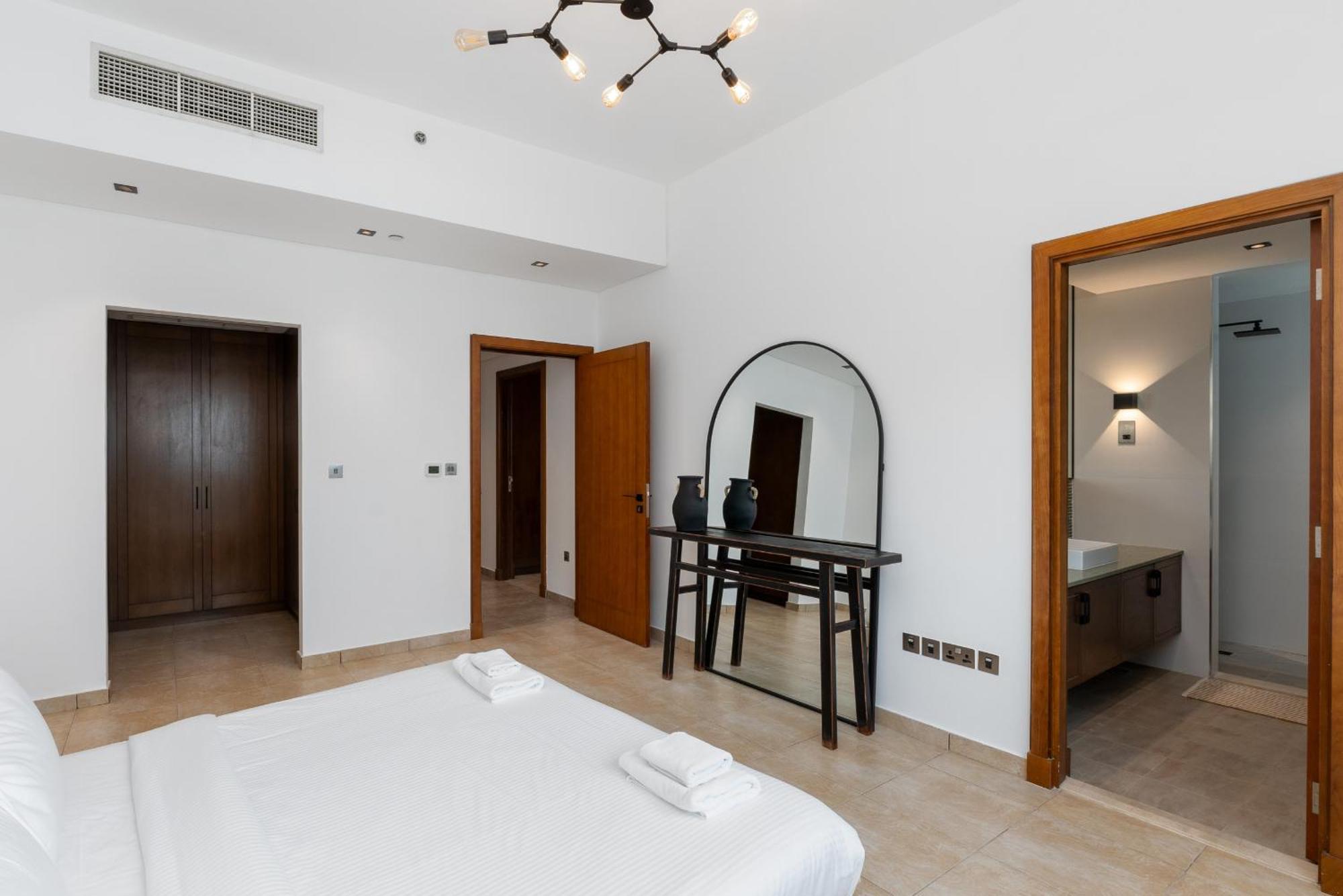 Marina 4, Palm Jumeirah - Mint Apartment *