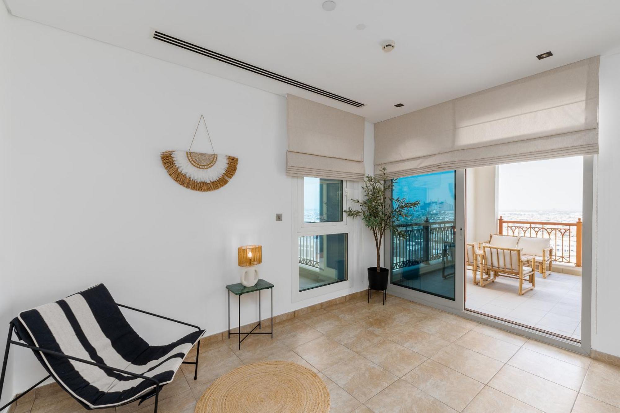 Marina 4, Palm Jumeirah - Mint *