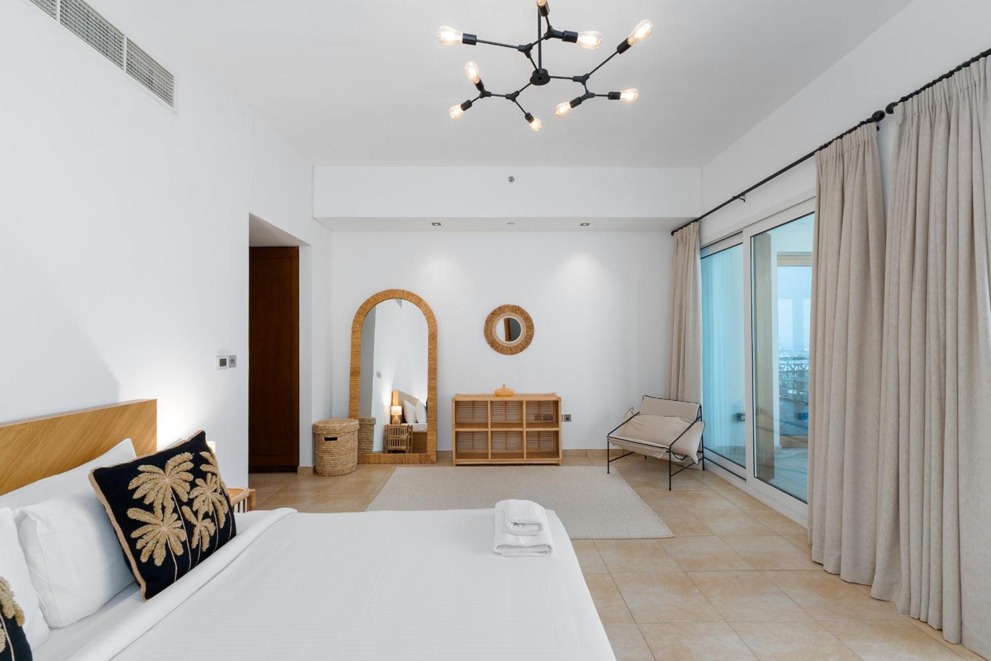 Marina 4, Palm Jumeirah - Mint Apartment *