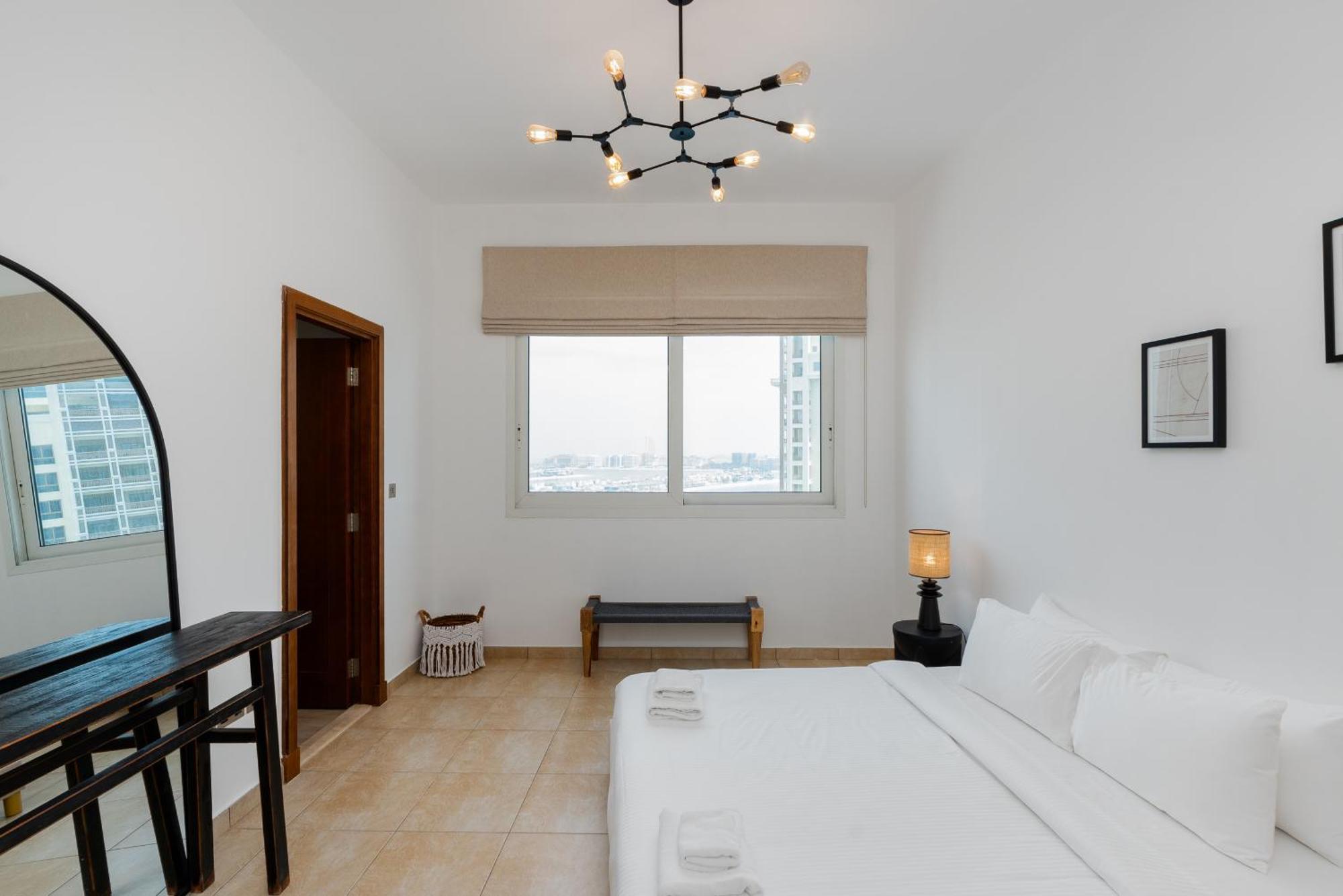 Marina 4, Palm Jumeirah - Mint *