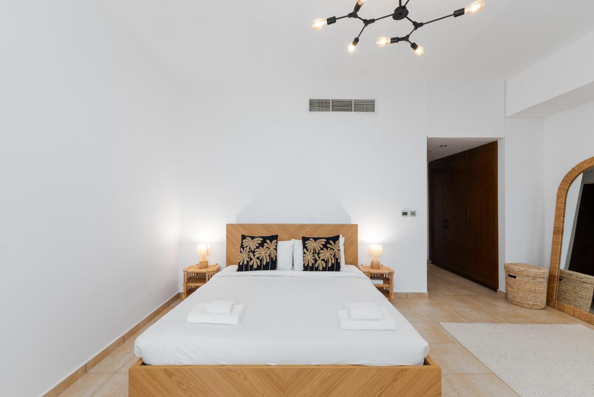 Marina 4, Palm Jumeirah - Mint