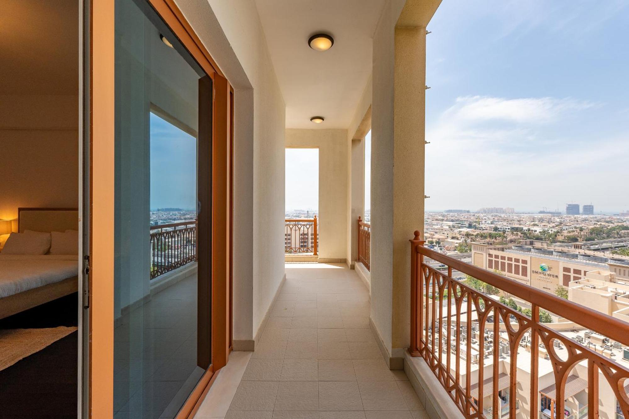 Marina 4, Palm Jumeirah - Mint Apartment Dubai