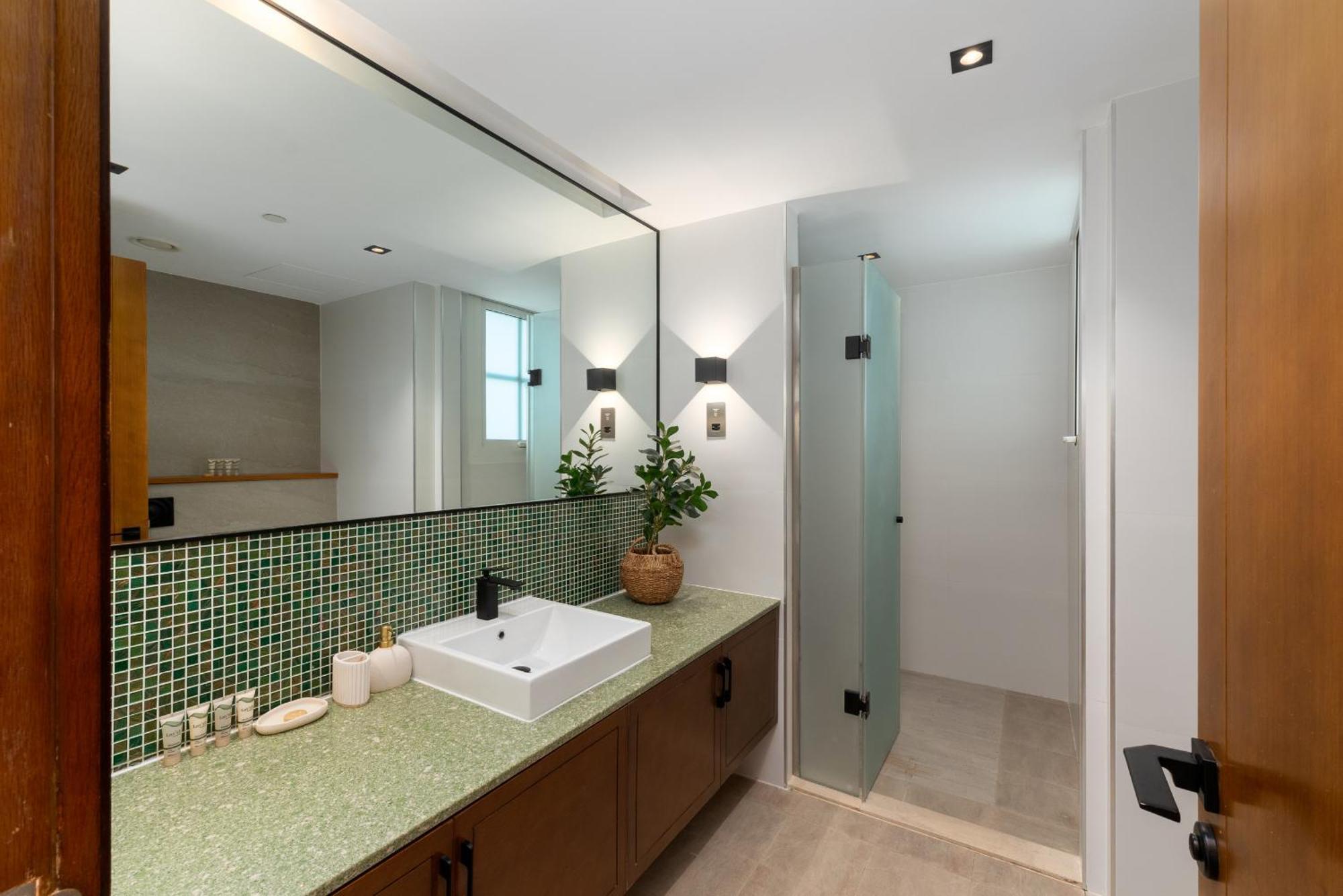 Marina 4, Palm Jumeirah - Mint