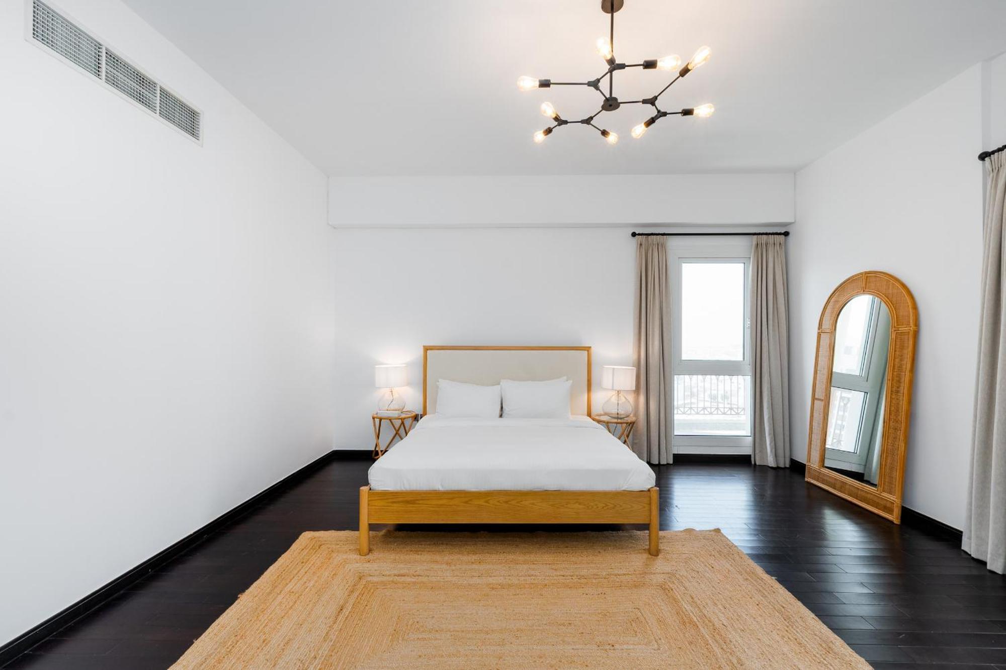 Marina 4, Palm Jumeirah - Mint *